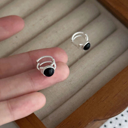 Circular ear studs with geometric hollow designs are in vogue.