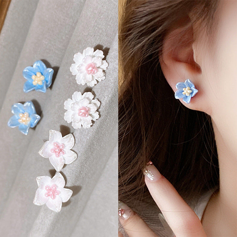 Simple, sweet and petite earrings for a cool and youthful schoolgirl look.