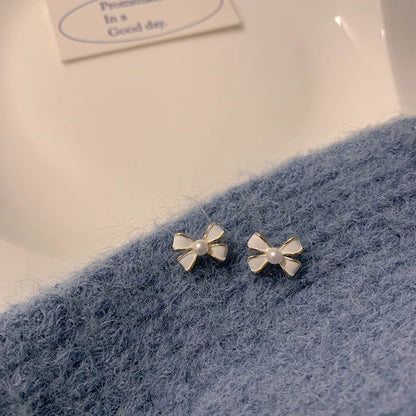 Luxury-lite bow-shaped pearl unique design ear clips