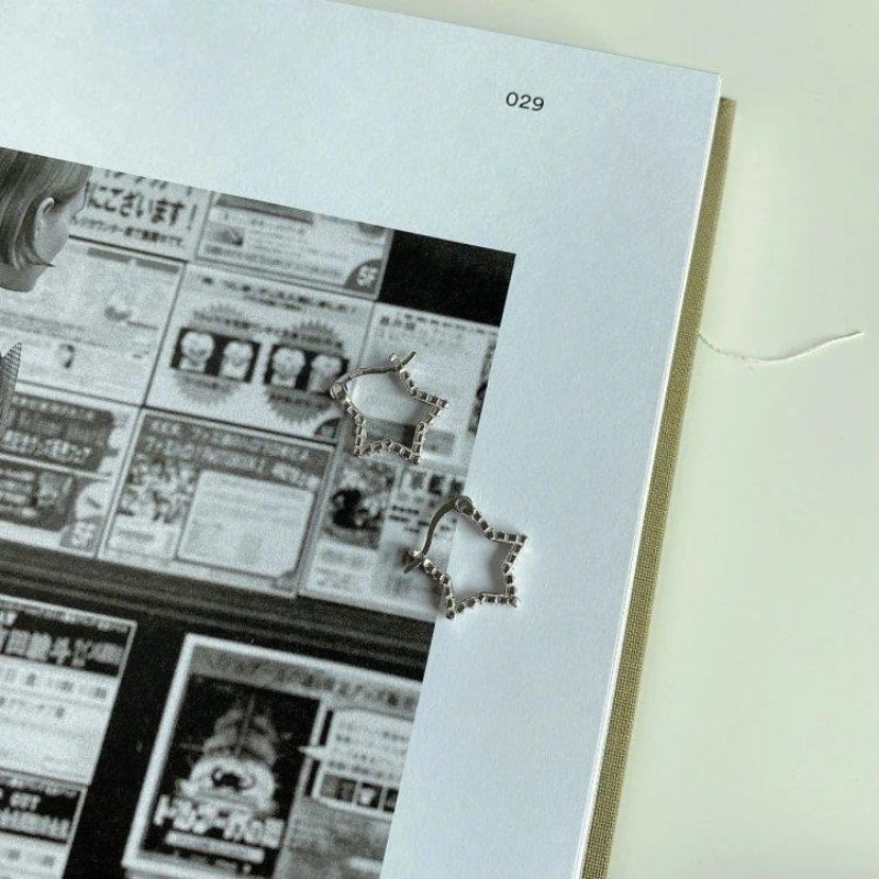 Sparkling diamond star-shaped ear pins, three-dimensional ear pins