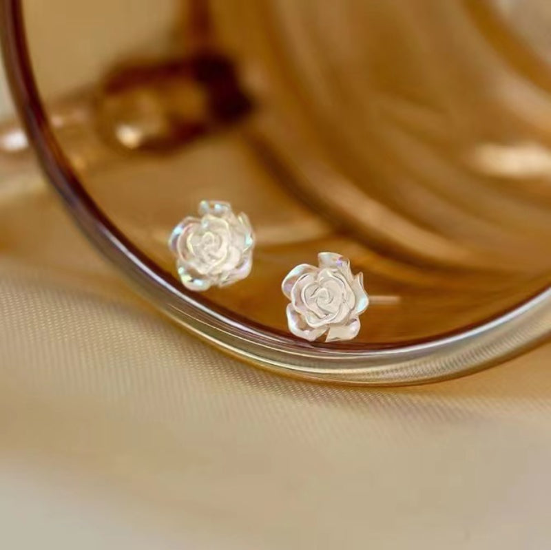 White camellia stud earrings, rose-shaped fine needle earrings