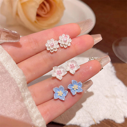 Simple, sweet and petite earrings for a cool and youthful schoolgirl look.