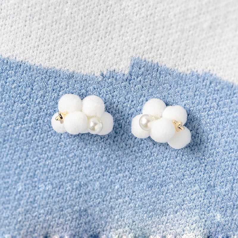 Asymmetric white cloud-shaped fluffy ball cute bow-shaped earrings for girls with a heart theme