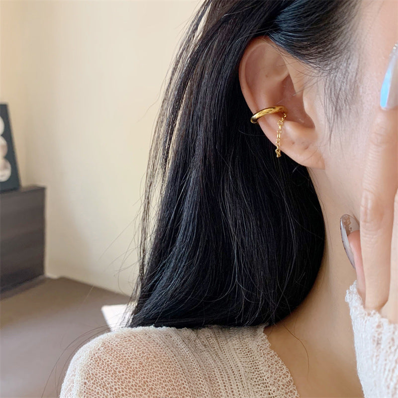 Can be opened with retro and simple fringed ear clips