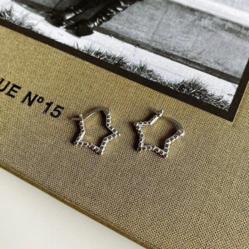 Sparkling diamond star-shaped ear pins, three-dimensional ear pins