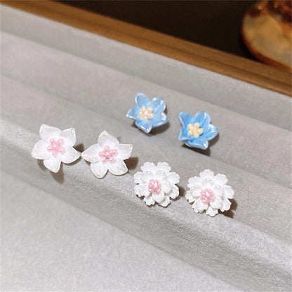 Simple, sweet and petite earrings for a cool and youthful schoolgirl look.