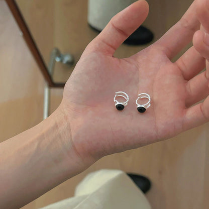 Circular ear studs with geometric hollow designs are in vogue.