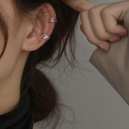 Simple and cool style with ring-shaped butterfly knot ear clips