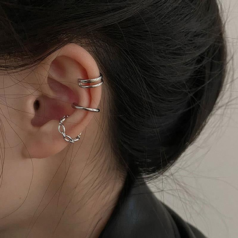 Simple and cool style with ring-shaped butterfly knot ear clips