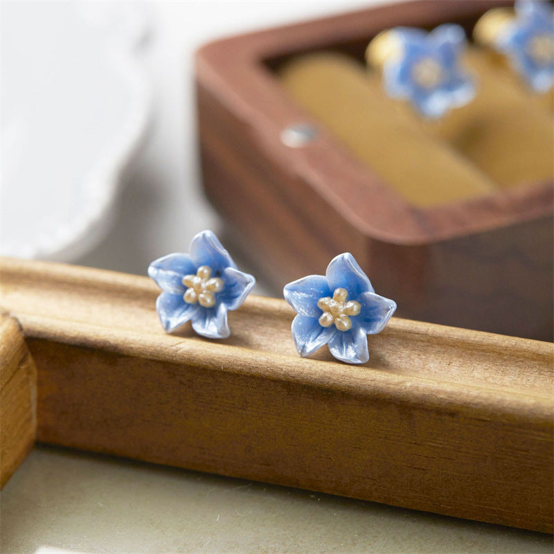 Simple, sweet and petite earrings for a cool and youthful schoolgirl look.